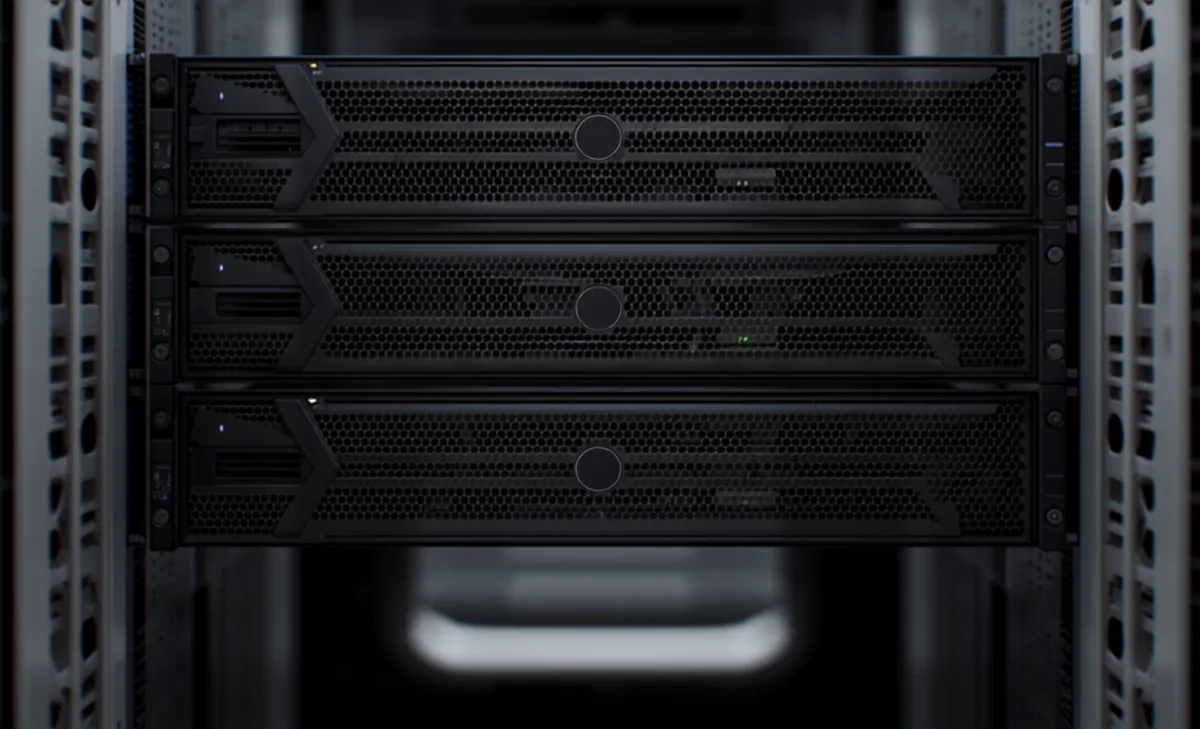 Latest-generation Dell servers mounted in the data room rack (illustrative image)